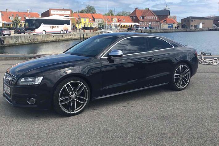 Sort Audi A5 fra 2009
