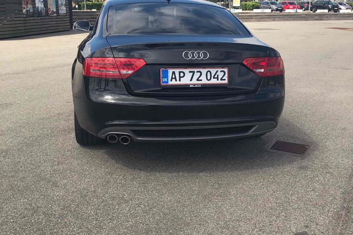 Sort Audi A5 fra 2009