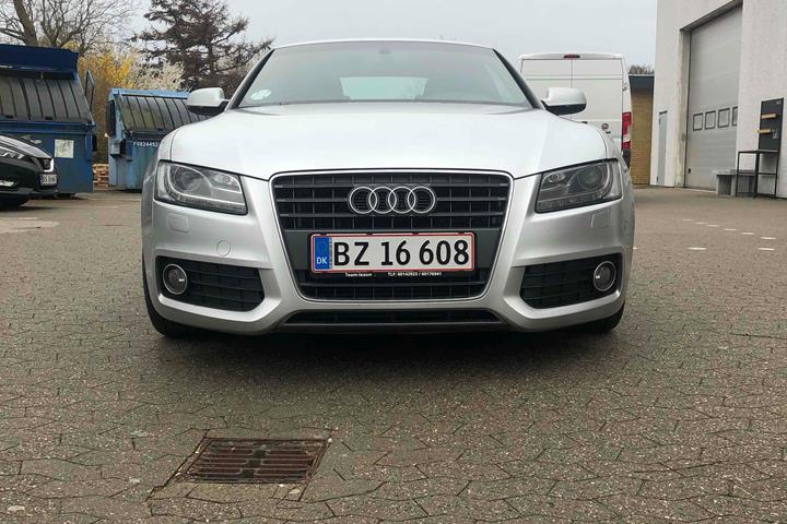 Sølv Audi A5 fra 2011