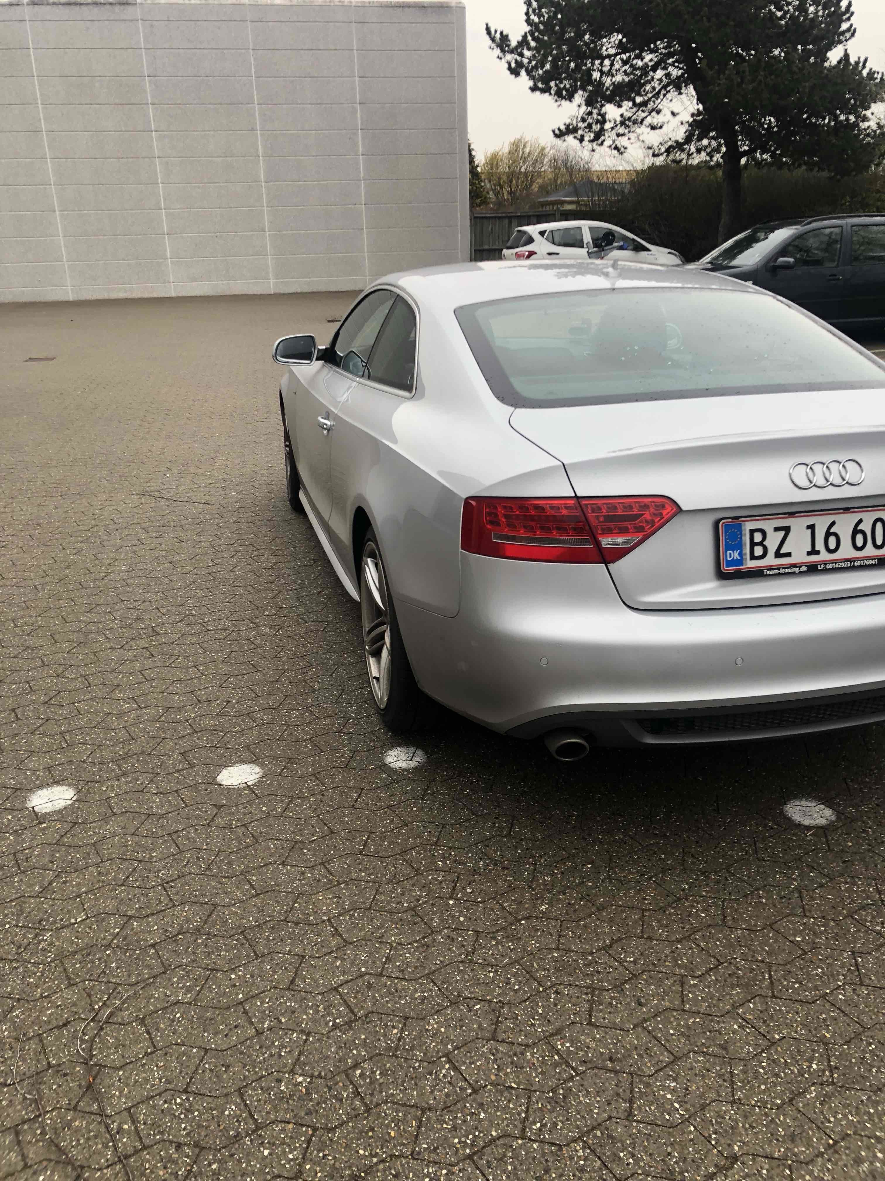 Sølv Audi A5 fra 2011