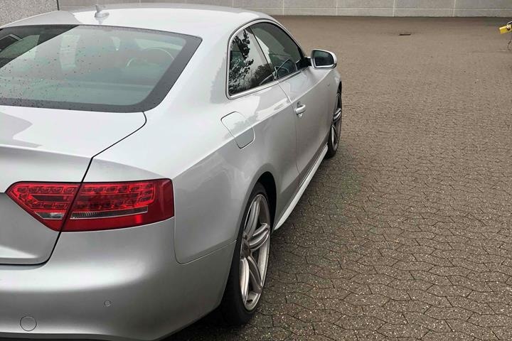 Sølv Audi A5 fra 2011