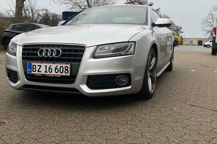 Sølv Audi A5 fra 2011