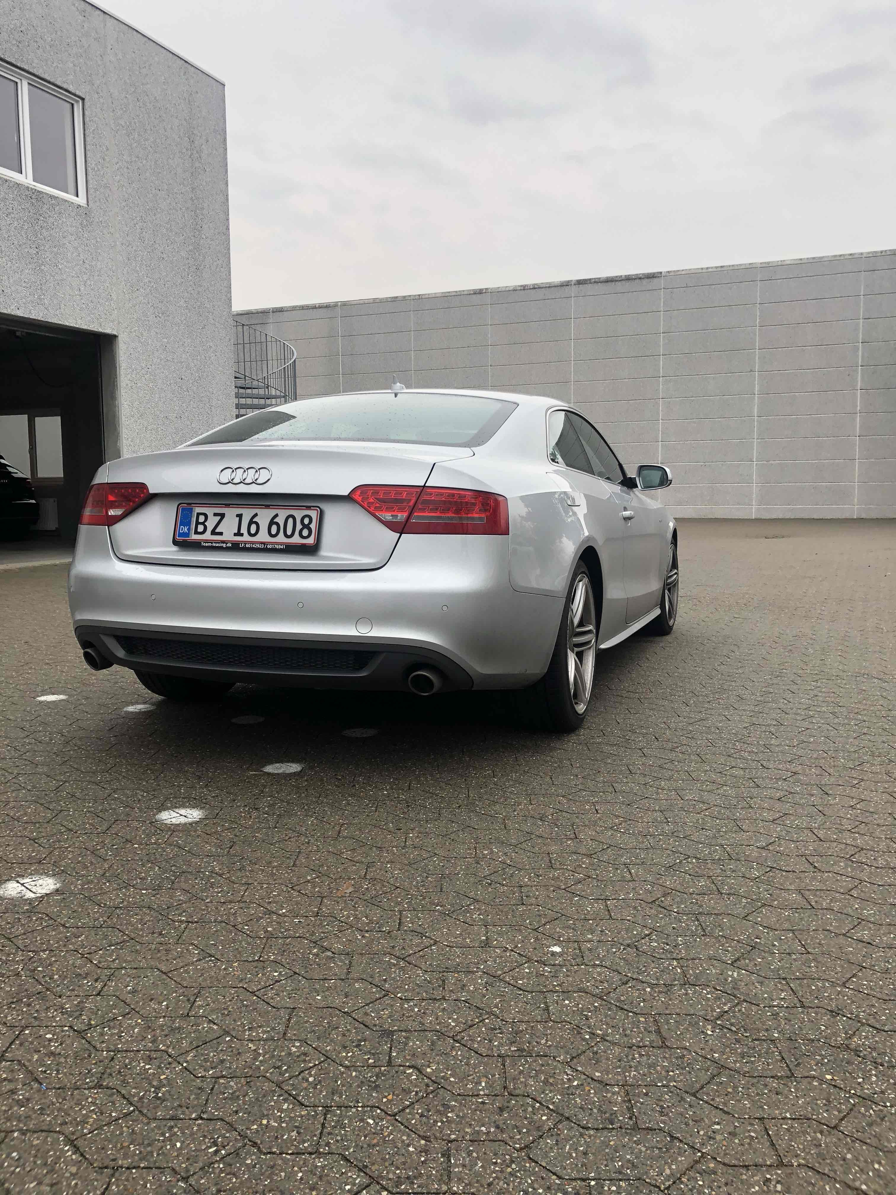 Sølv Audi A5 fra 2011