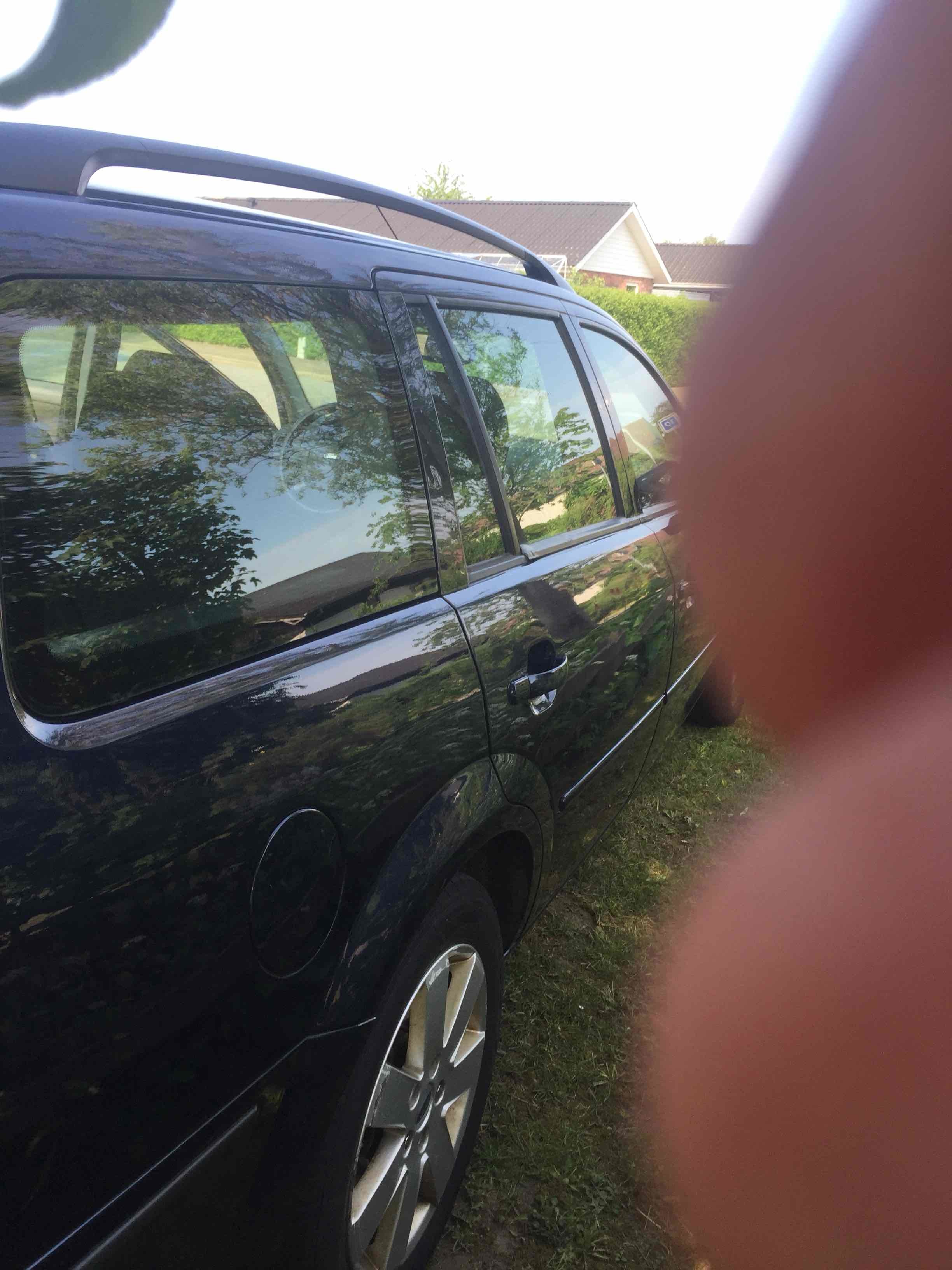 Blå Ford Mondeo fra 2003