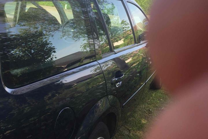 Blå Ford Mondeo fra 2003