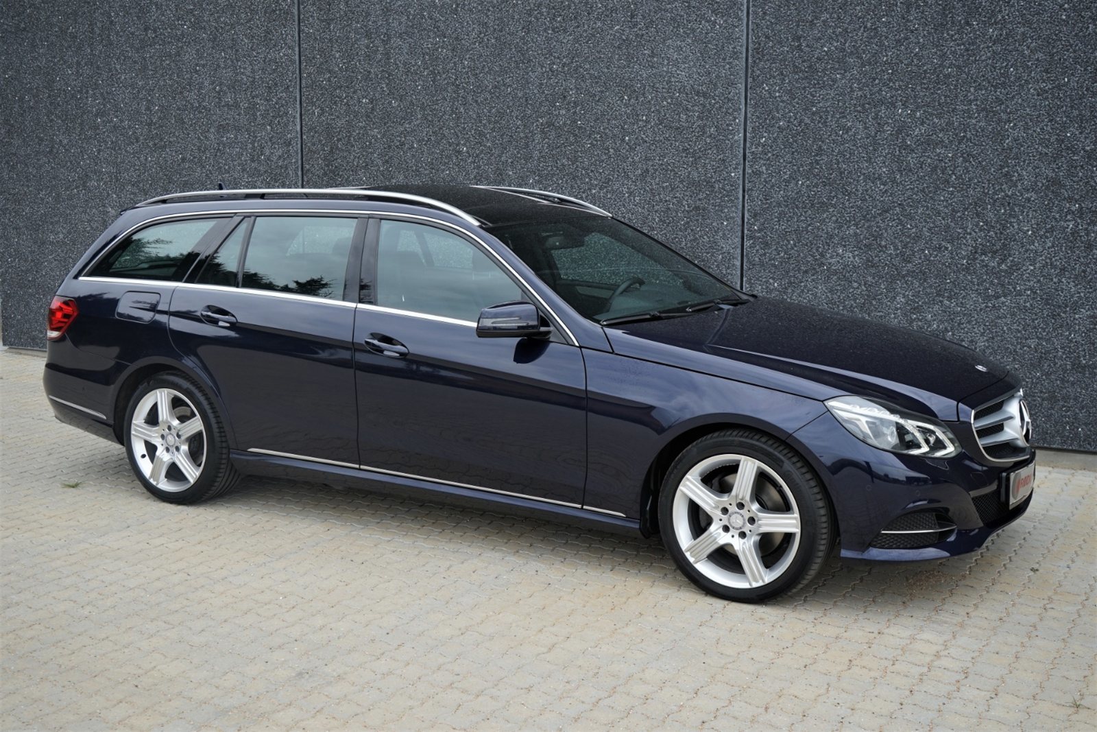 Grå Mercedes E250 fra 2015
