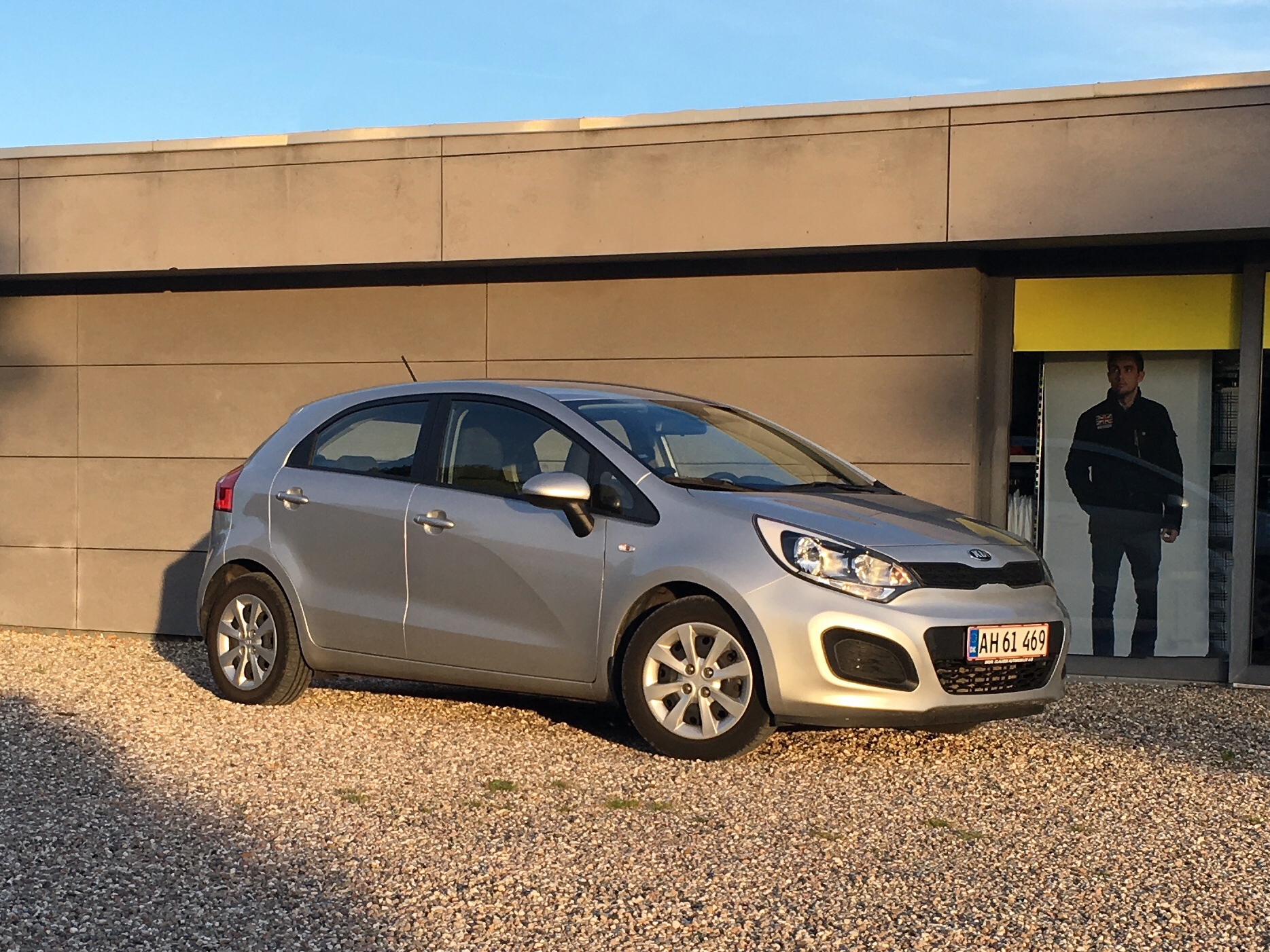 Grå Kia Rio fra 2013