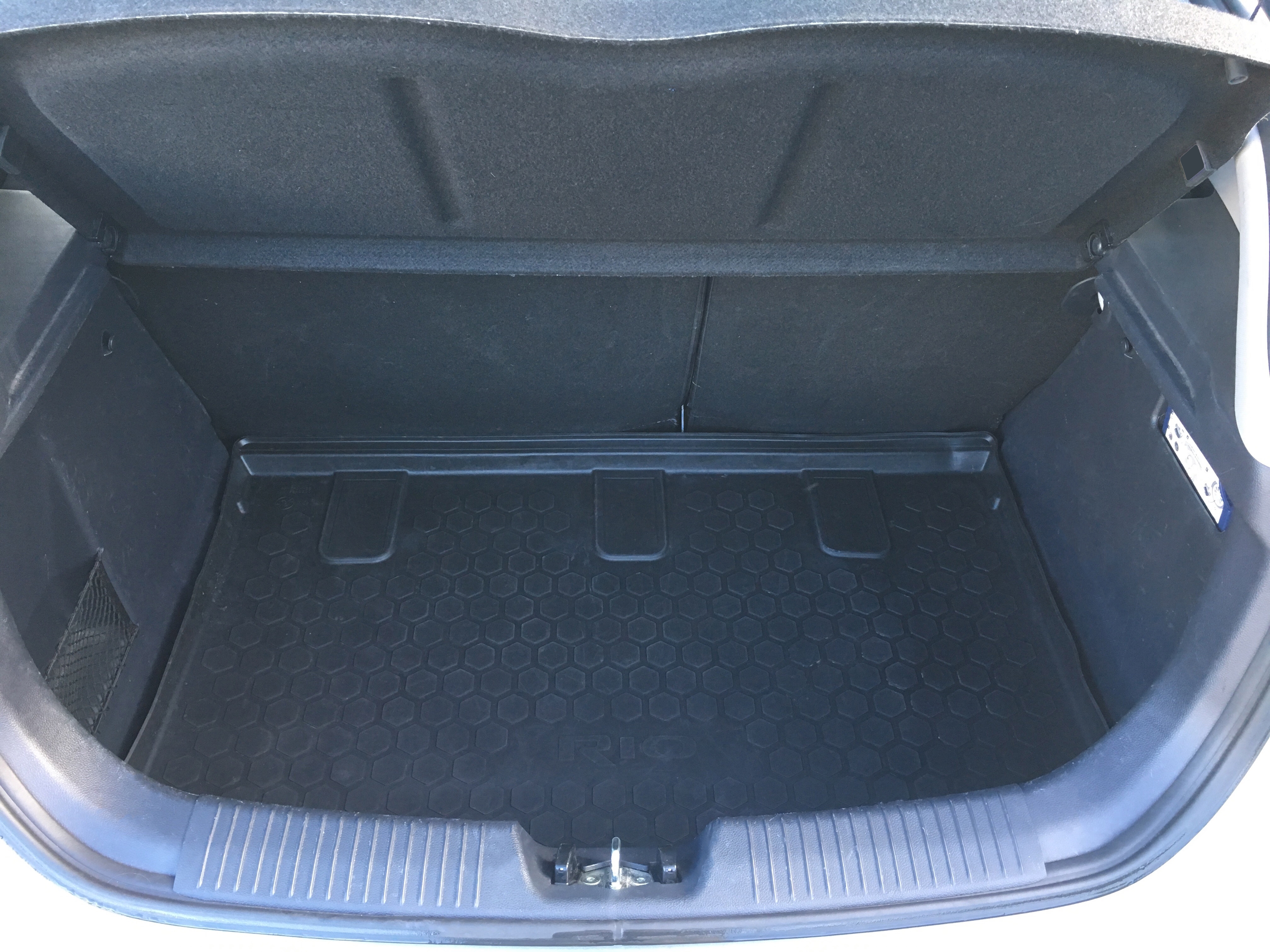 Grå Kia Rio fra 2013