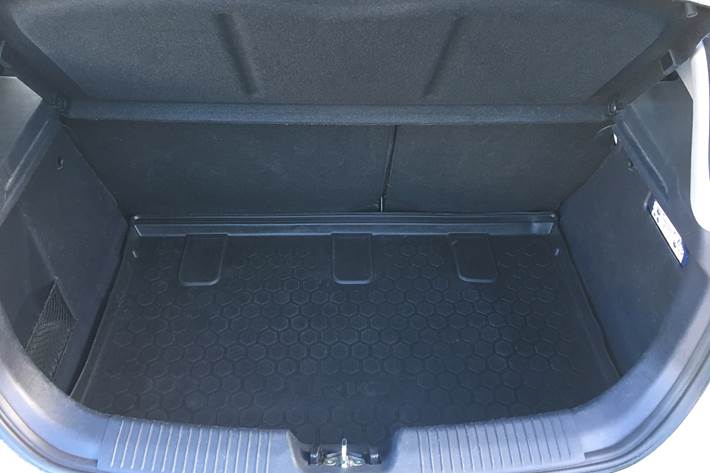 Grå Kia Rio fra 2013