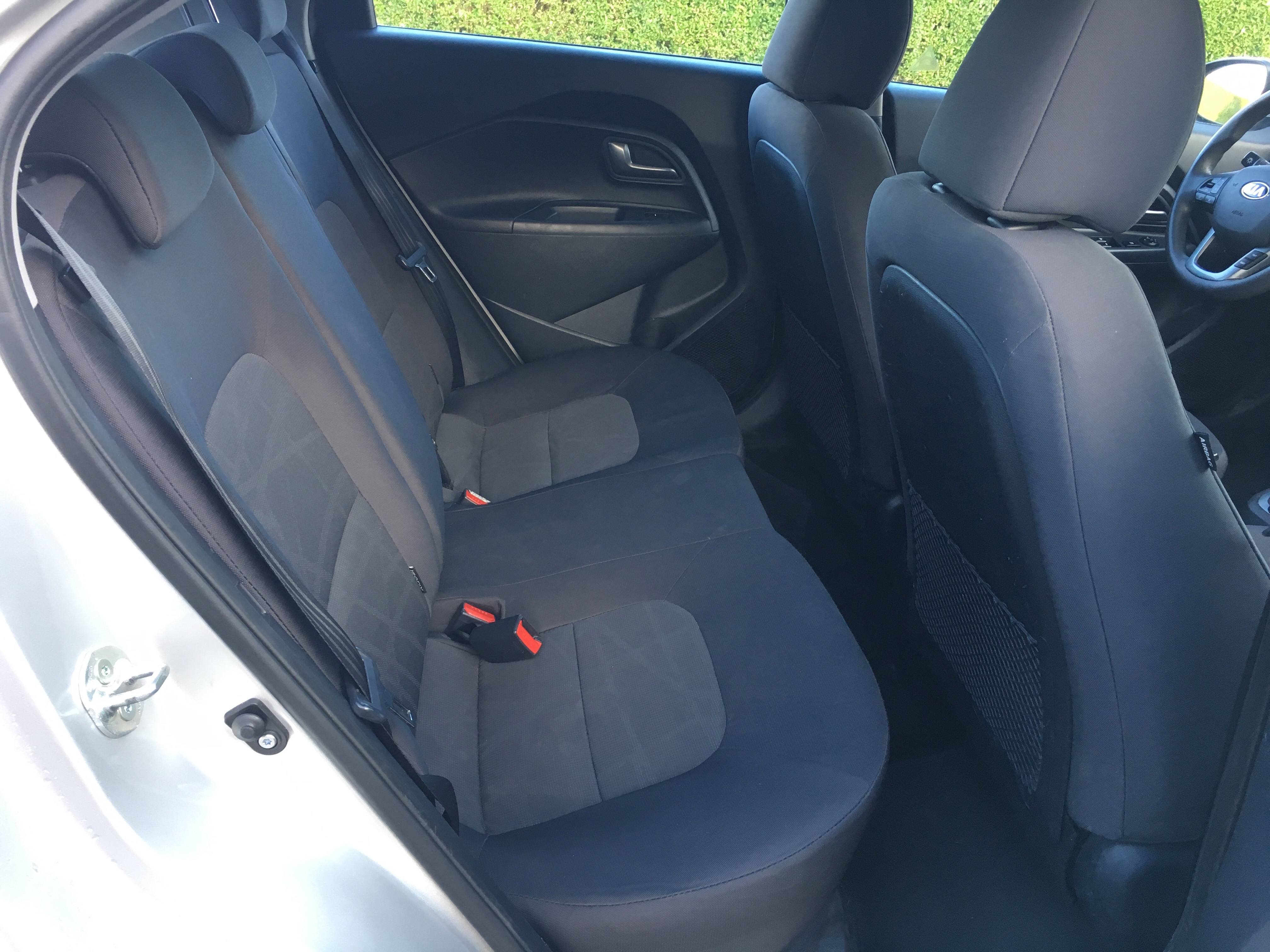 Grå Kia Rio fra 2013