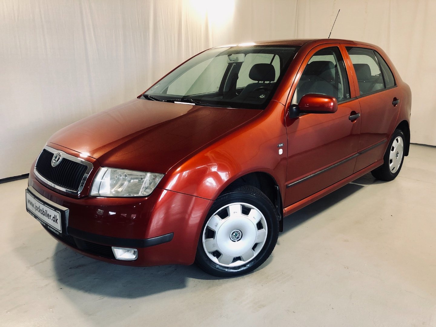 Grå Skoda Fabia fra 2001