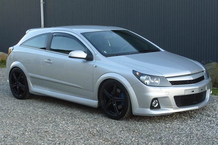 Grå Opel Astra fra 2007