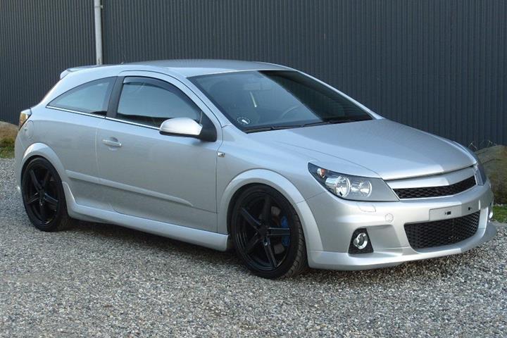 Grå Opel Astra fra 2007