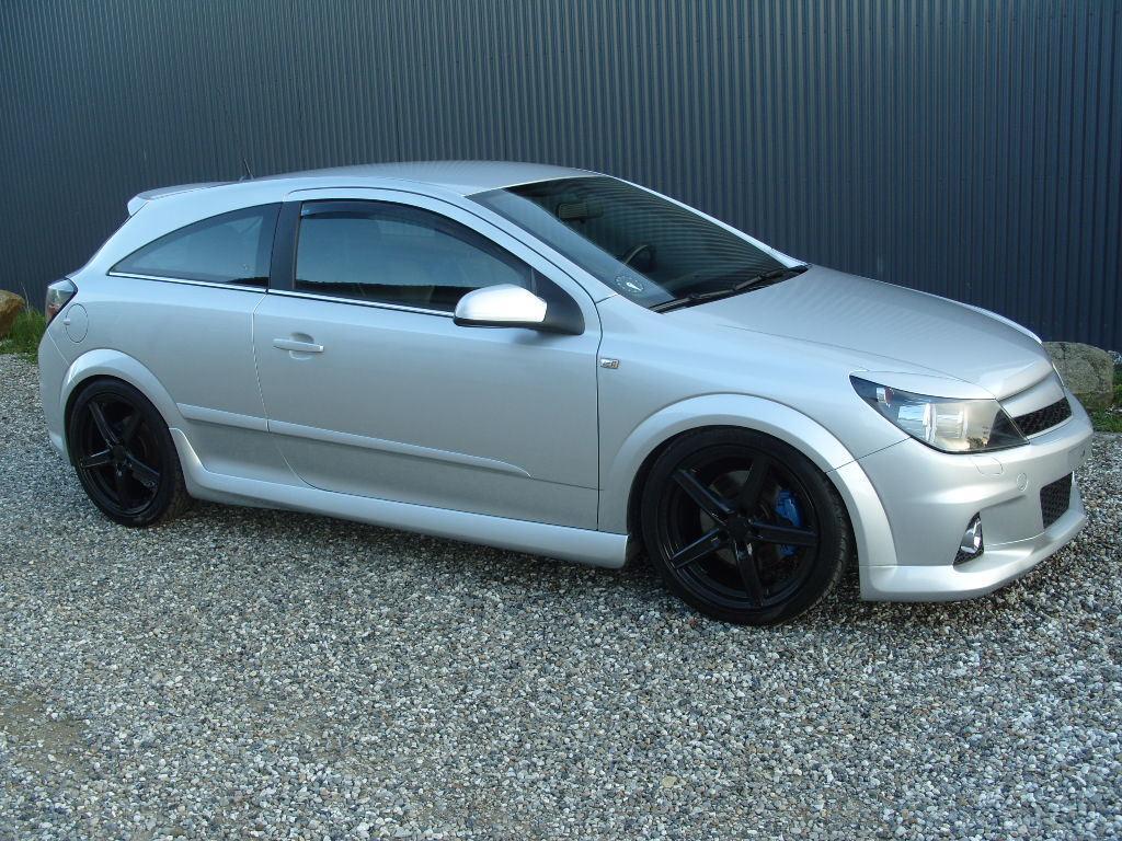 Grå Opel Astra fra 2007