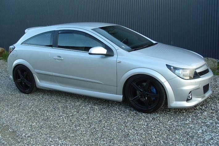 Grå Opel Astra fra 2007