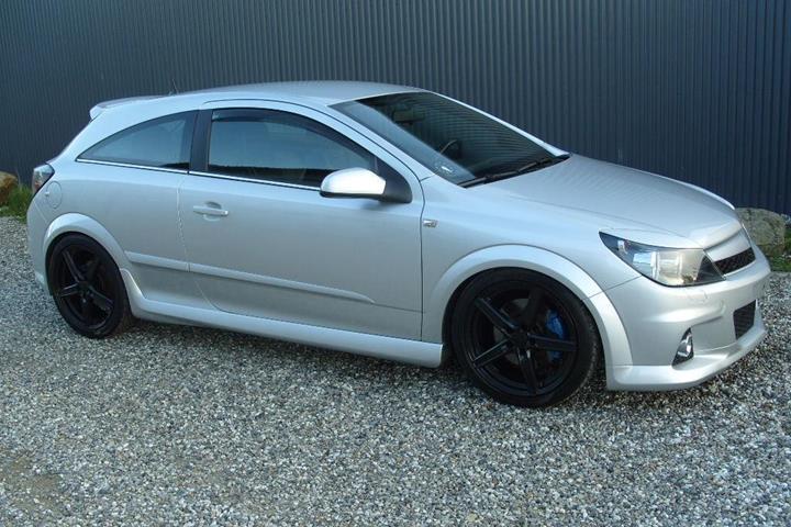 Grå Opel Astra fra 2007