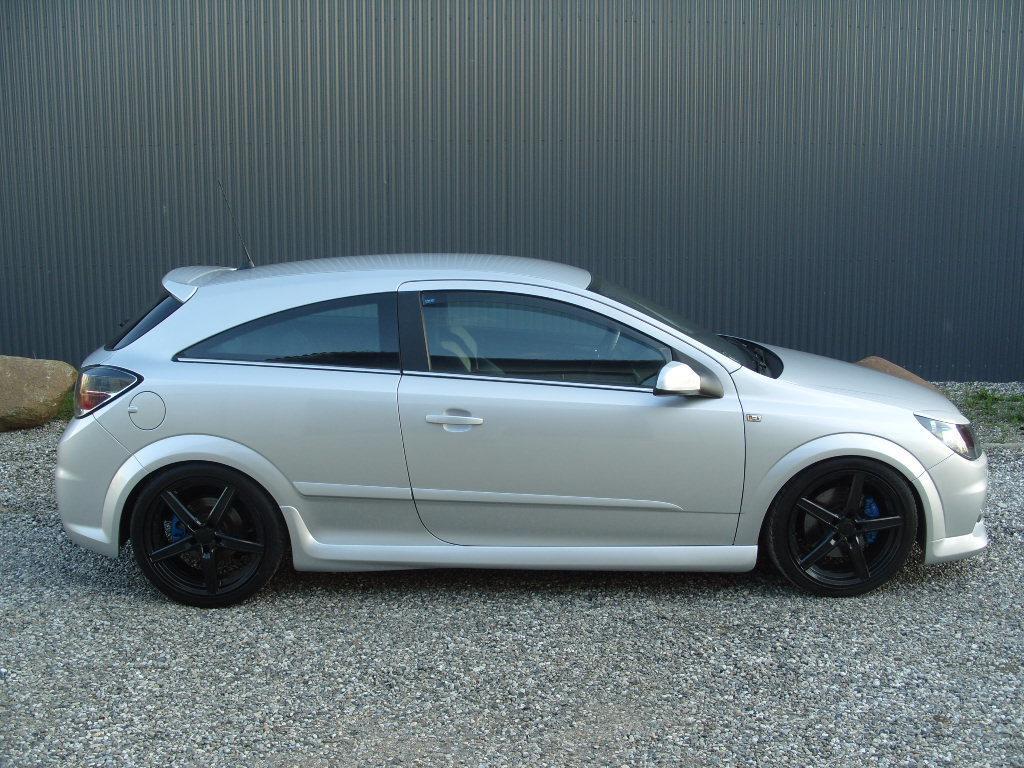 Grå Opel Astra fra 2007