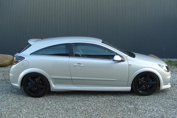 Grå Opel Astra fra 2007