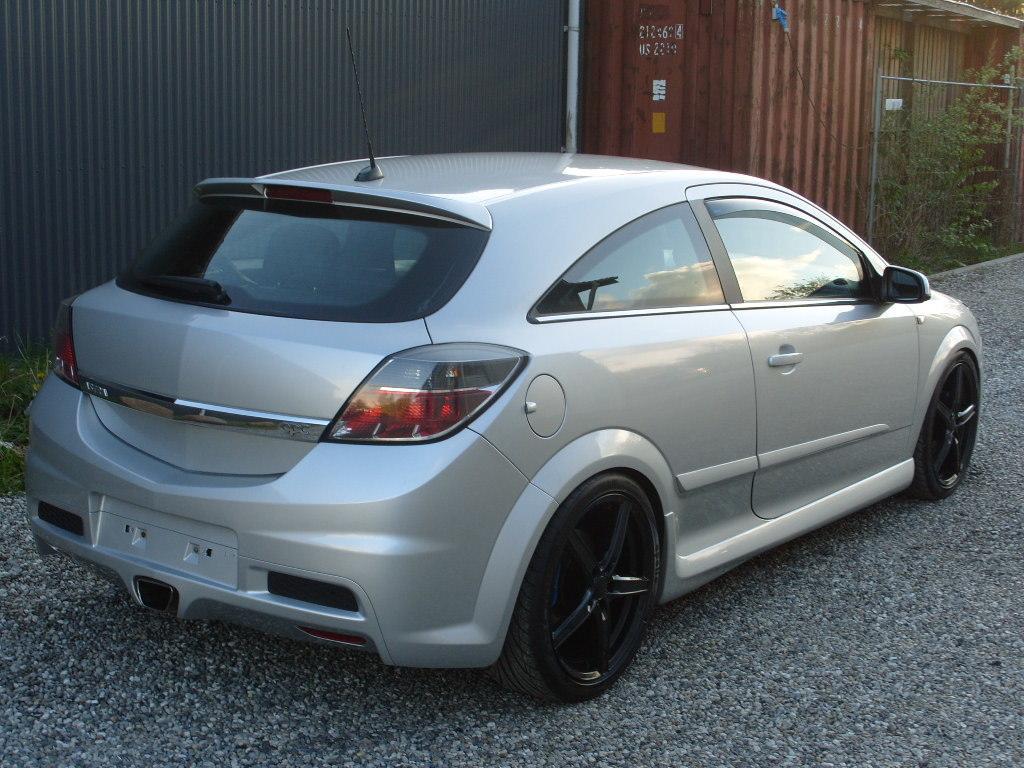 Grå Opel Astra fra 2007