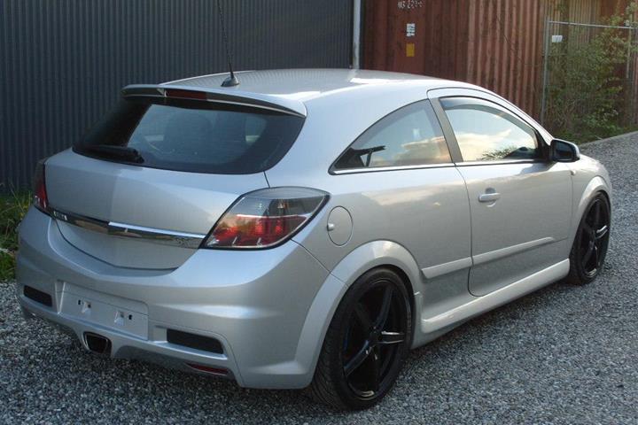 Grå Opel Astra fra 2007