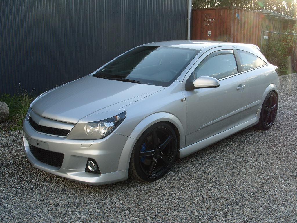 Grå Opel Astra fra 2007