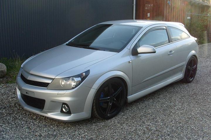 Grå Opel Astra fra 2007