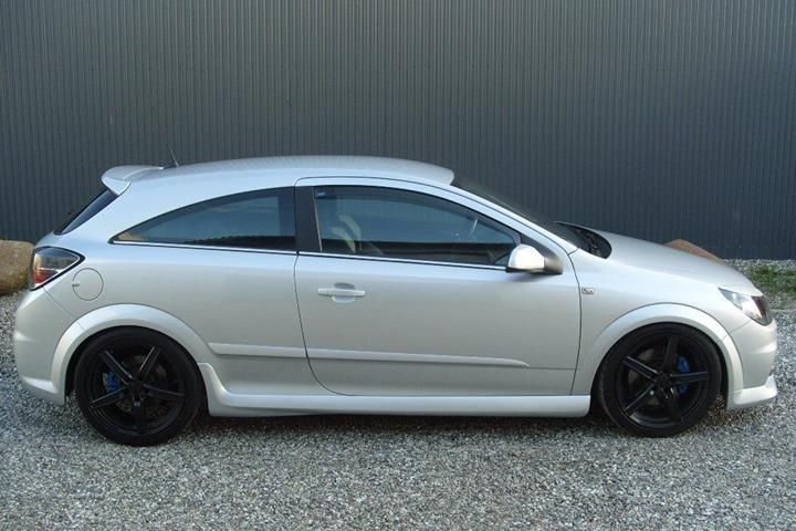 Grå Opel Astra fra 2007