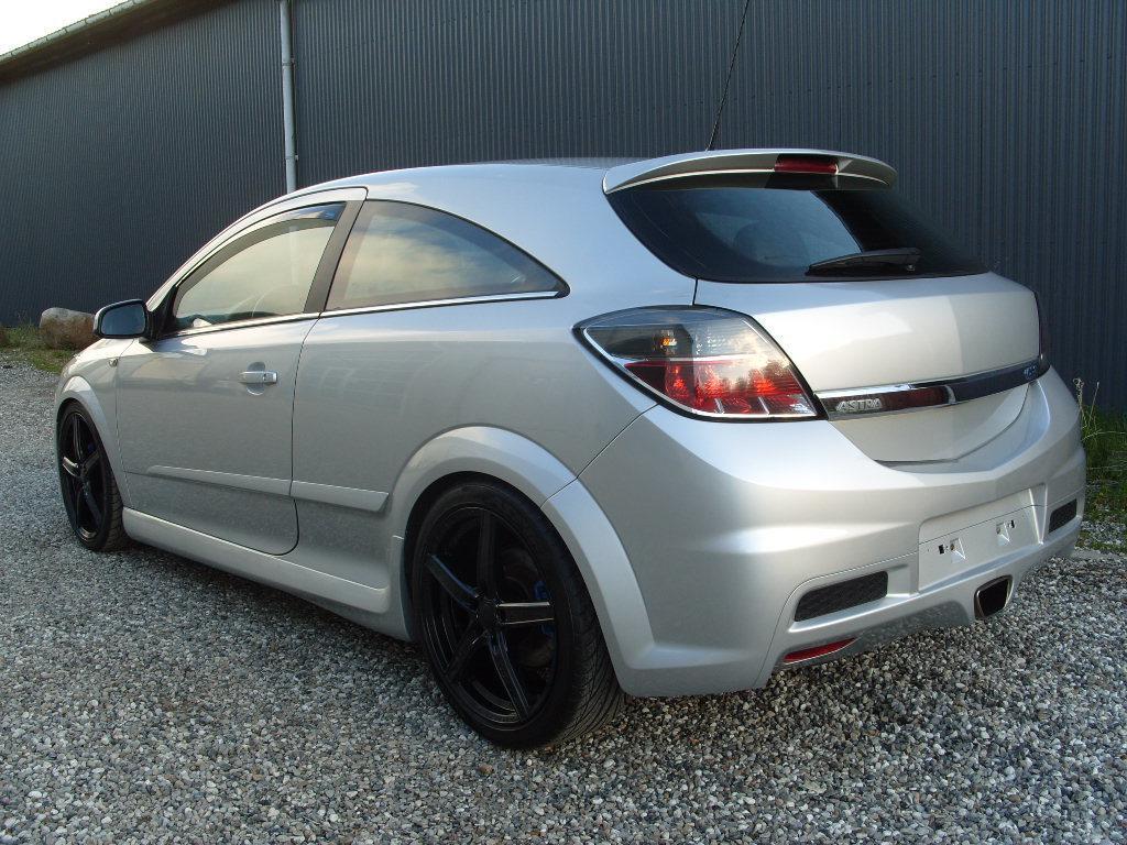 Grå Opel Astra fra 2007