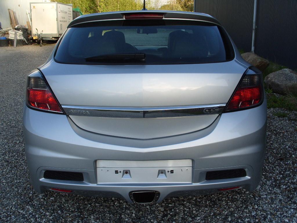 Grå Opel Astra fra 2007