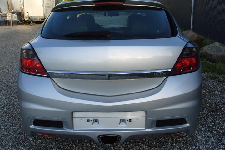 Grå Opel Astra fra 2007