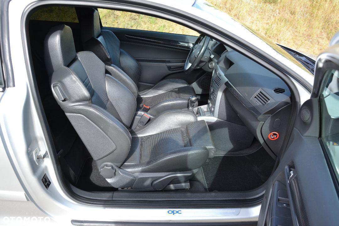 Grå Opel Astra fra 2007