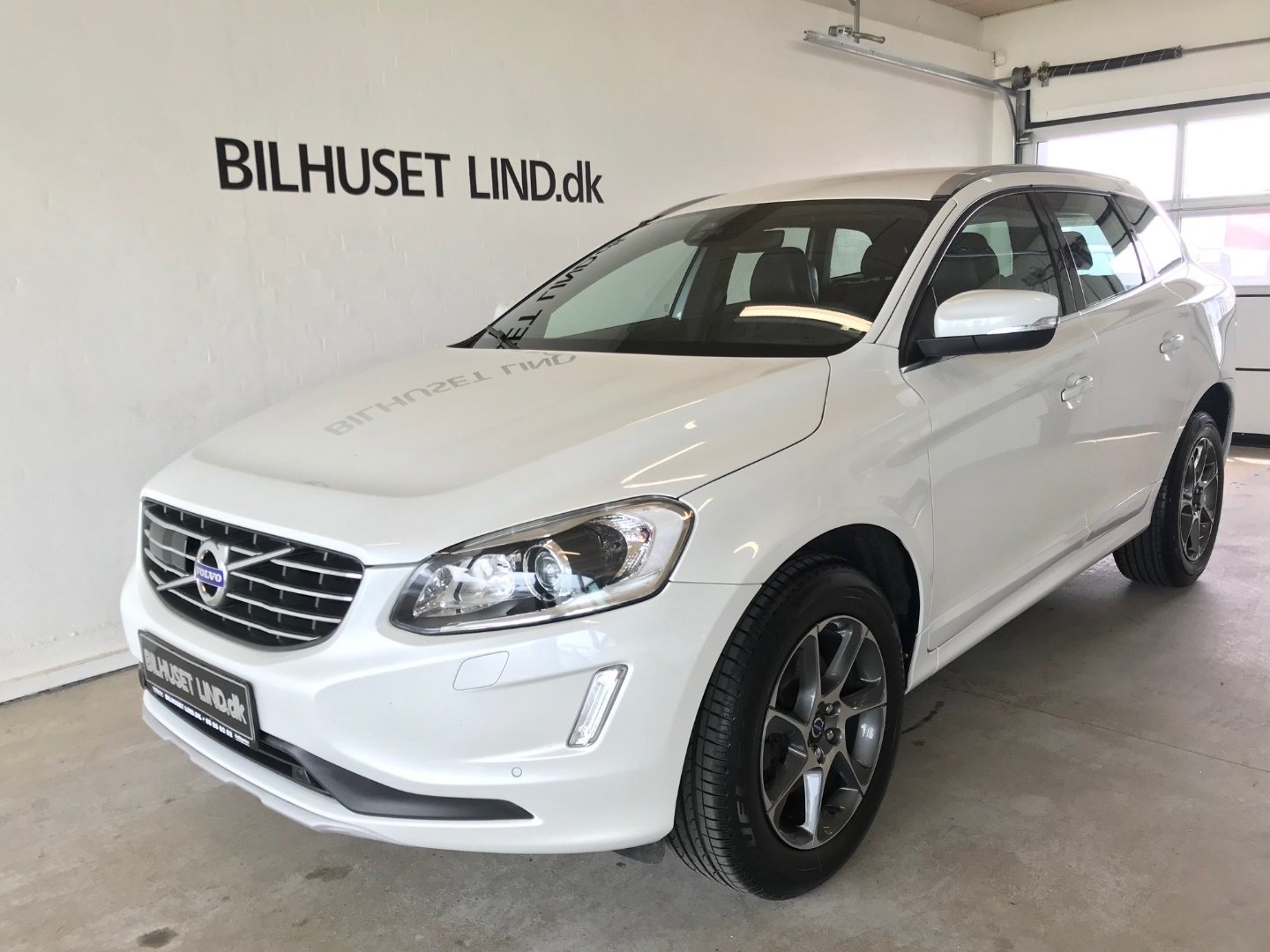 Grå Volvo XC60 fra 2016