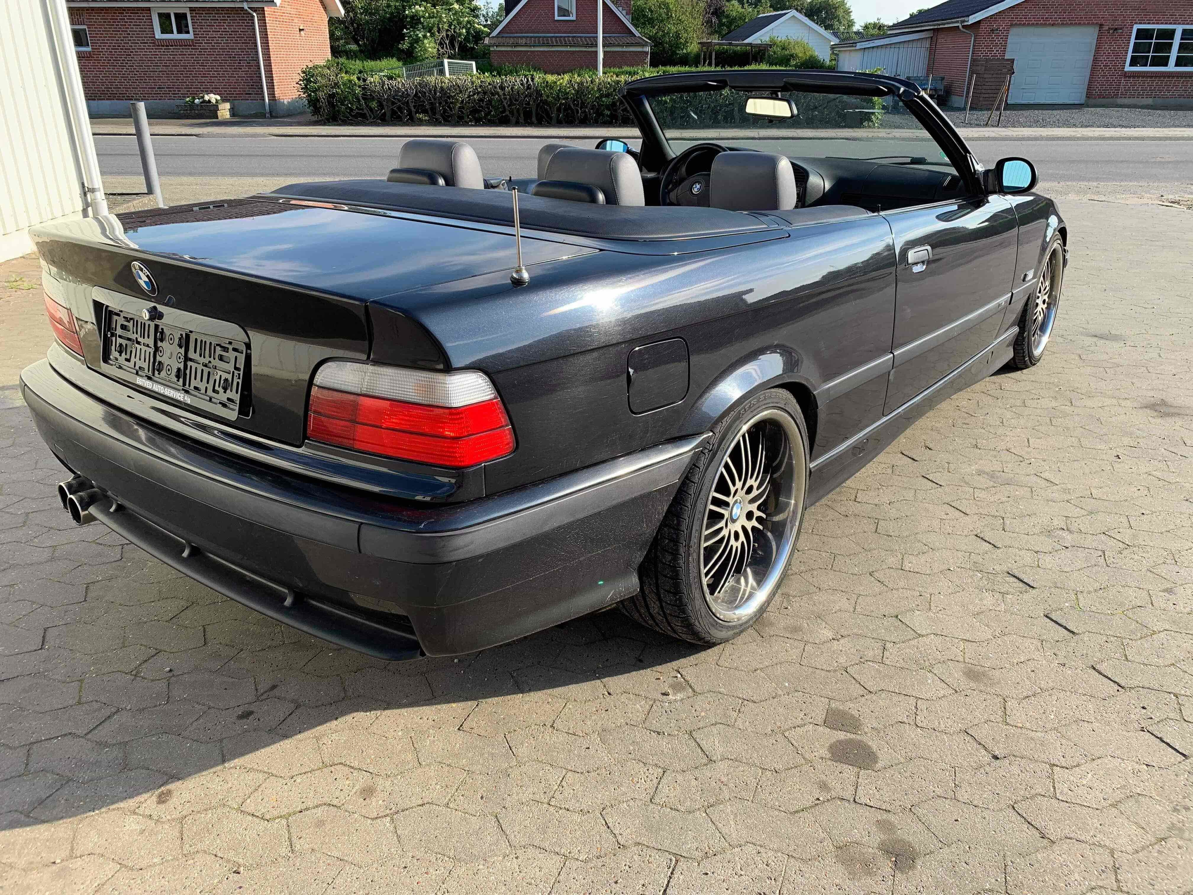 Sort BMW 328 fra 1993