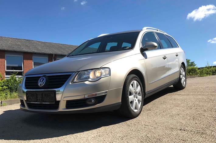 Beige VW Passat fra 2006