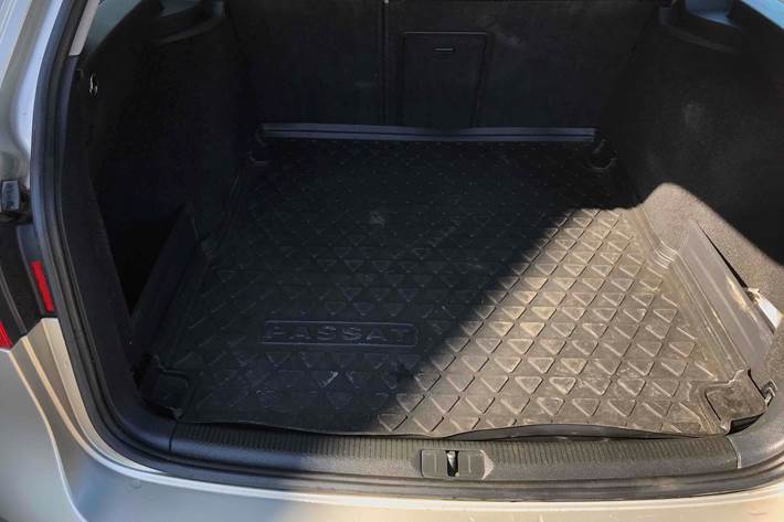 Beige VW Passat fra 2006