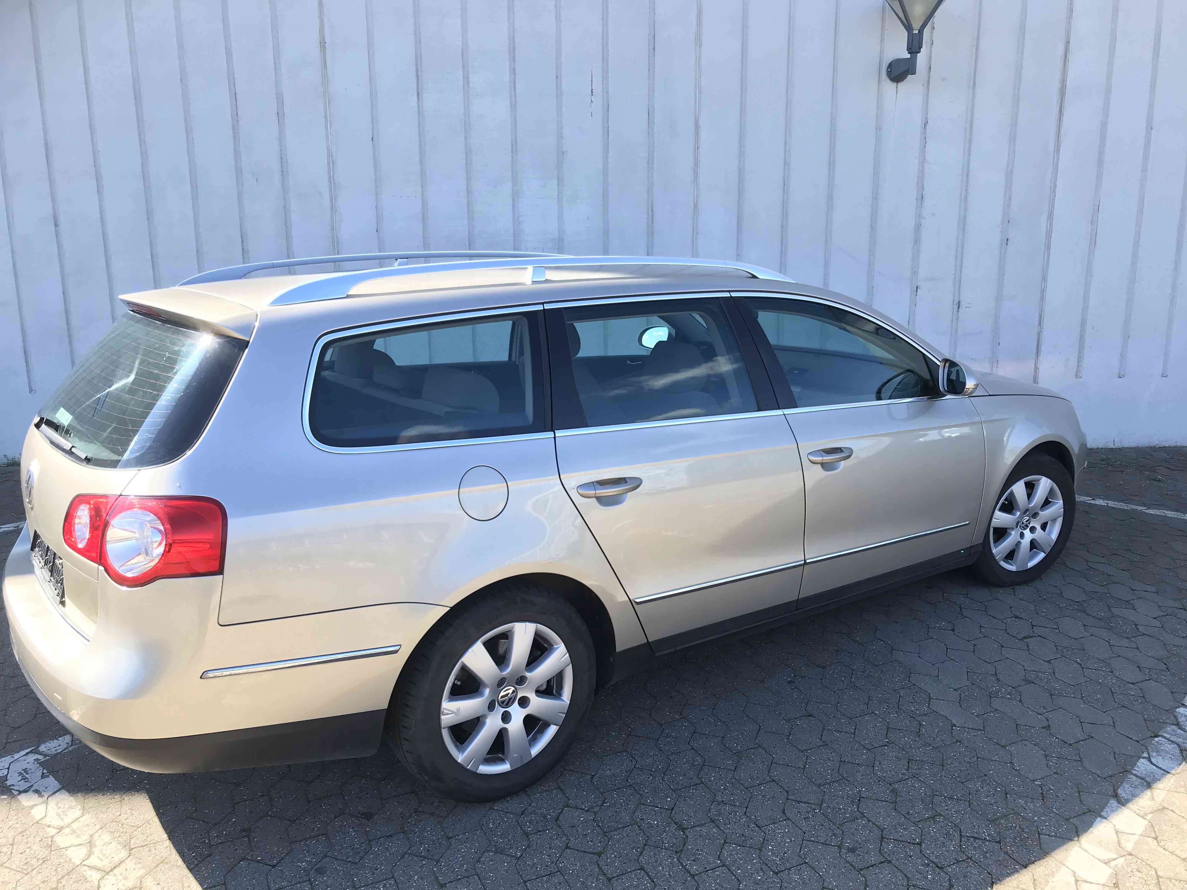 Beige VW Passat fra 2006