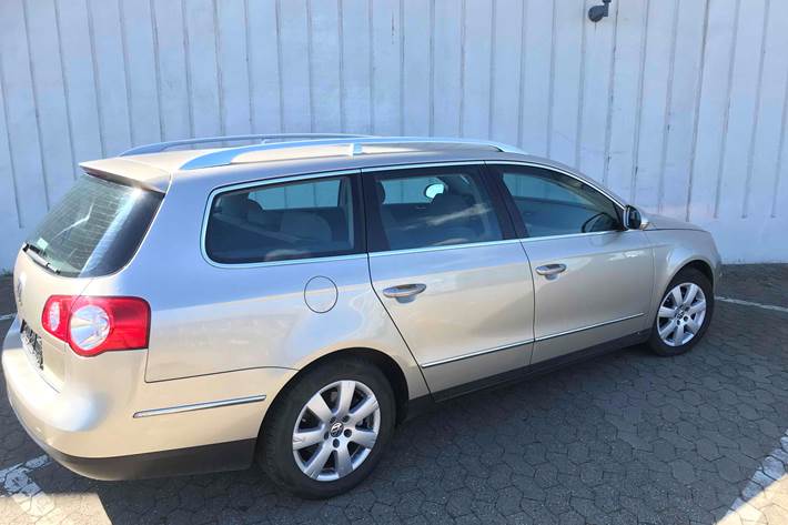 Beige VW Passat fra 2006