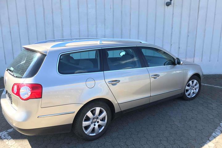 Beige VW Passat fra 2006