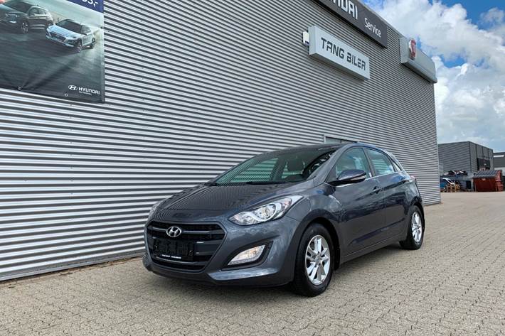 Grå Hyundai i30 fra 2015