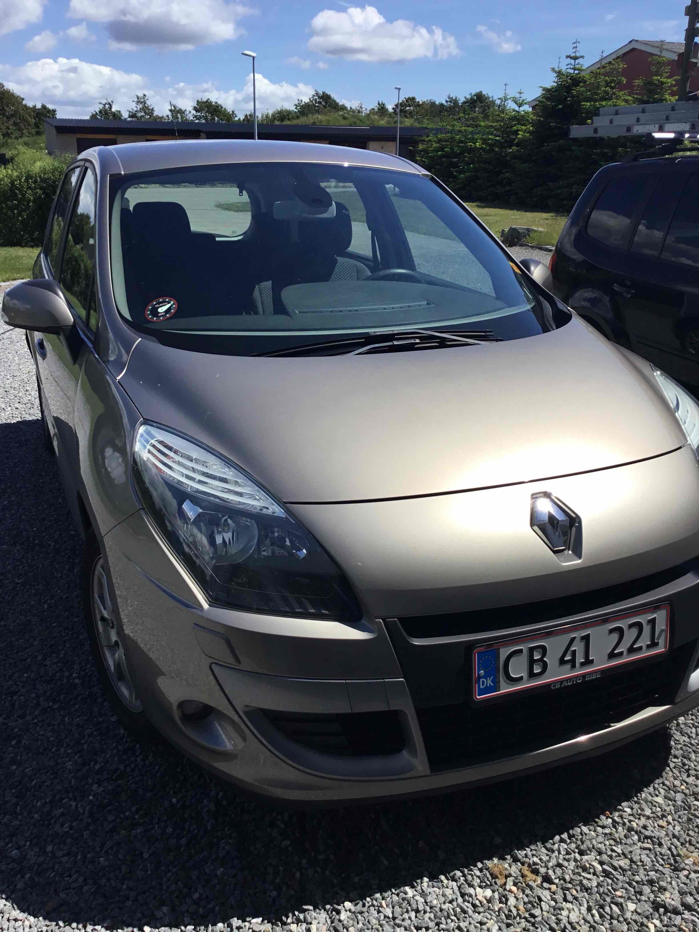 Guld Renault Scénic fra 2011