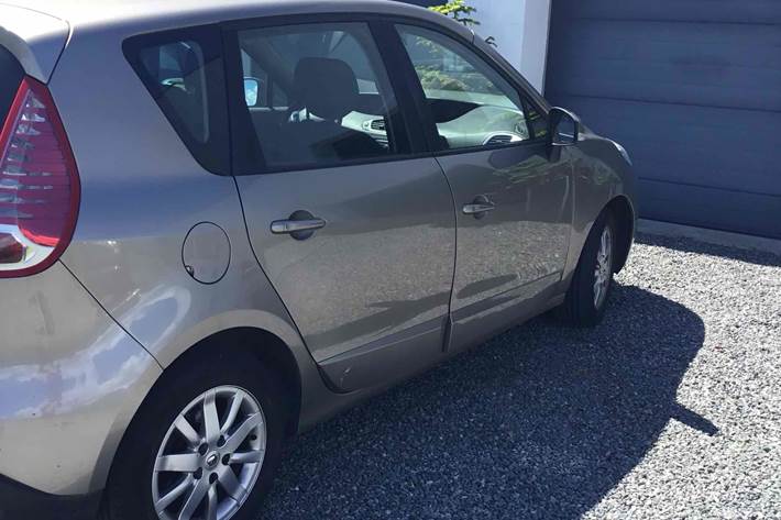 Guld Renault Scénic fra 2011