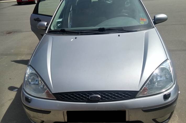 Grå Ford Focus fra 2003