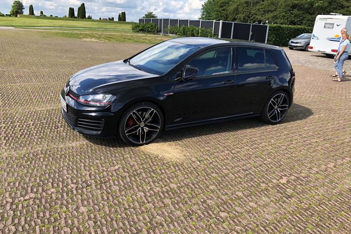 Sort VW Golf VII fra 2013