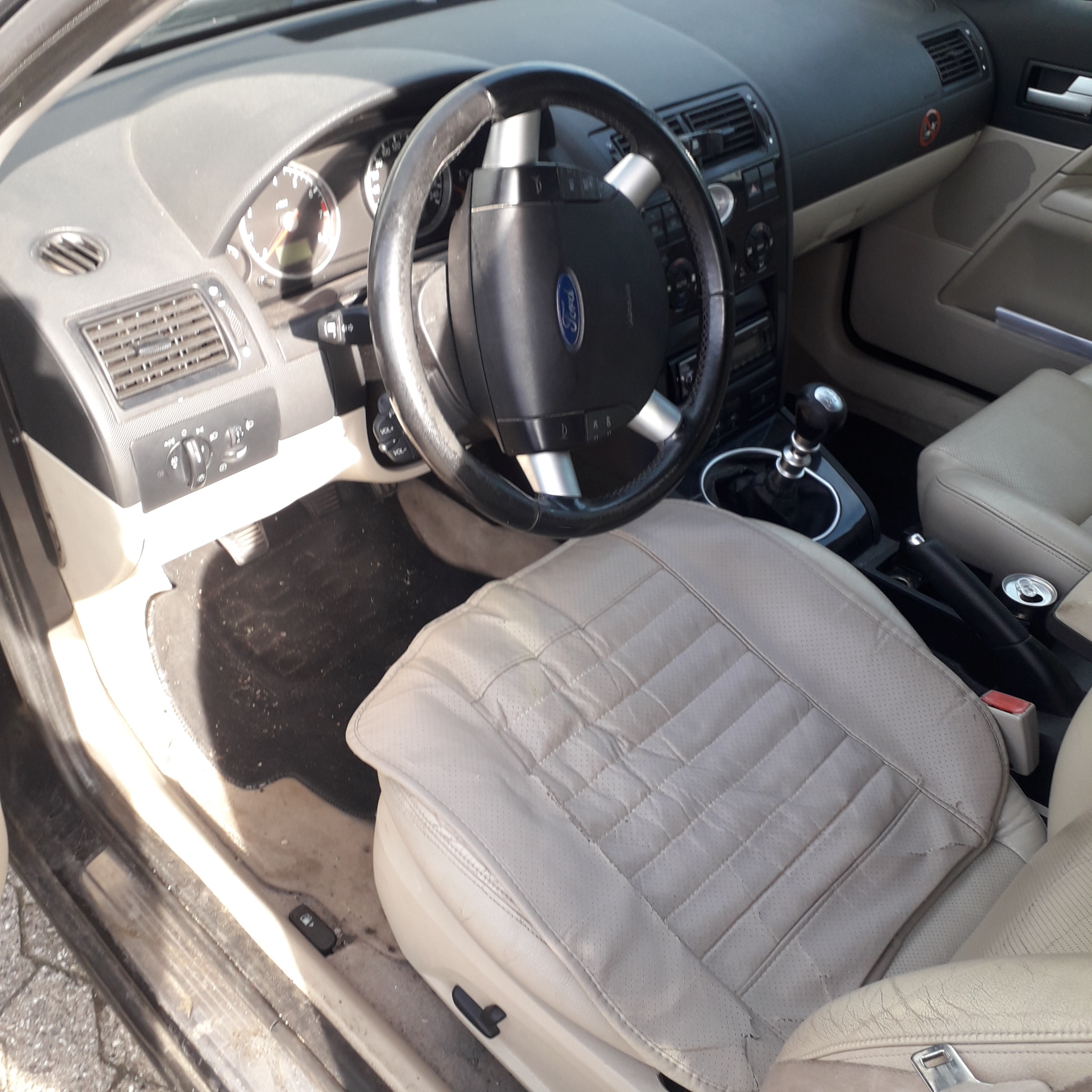 Sort Ford Mondeo fra 2001