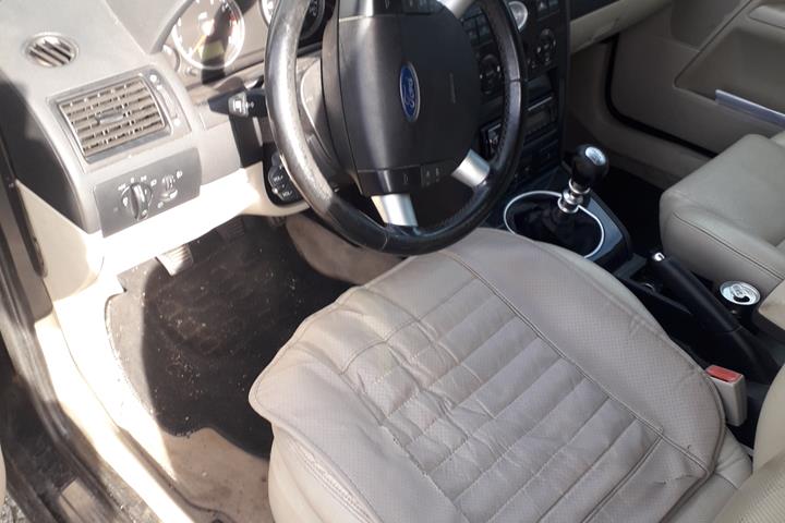 Sort Ford Mondeo fra 2001
