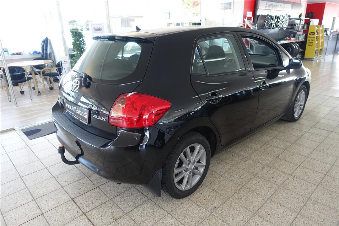 Sort Toyota Auris fra 2009