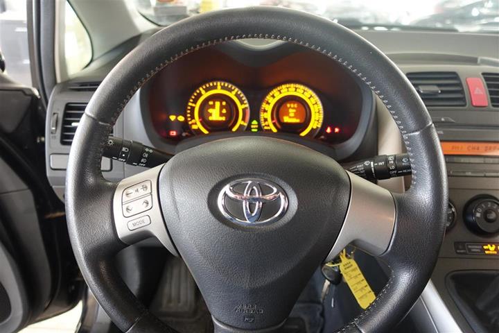 Sort Toyota Auris fra 2009