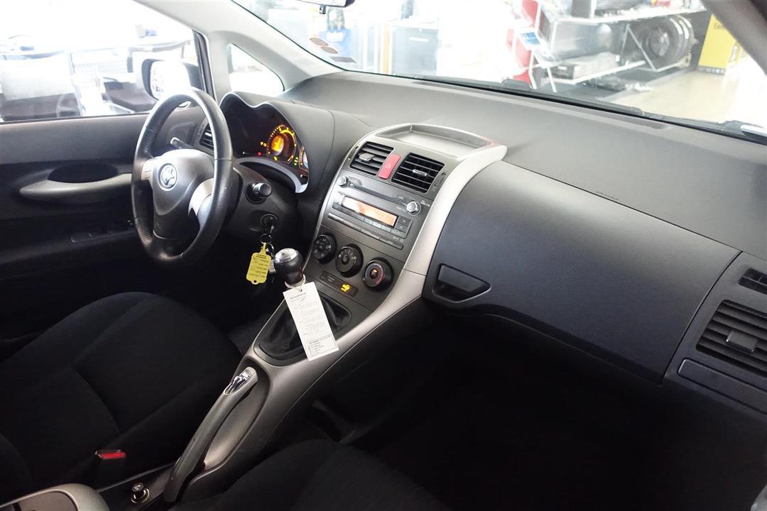 Sort Toyota Auris fra 2009