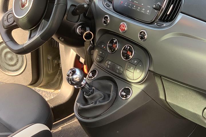 Grøn Fiat 500 fra 2018