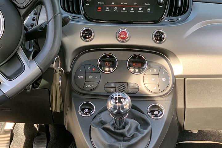 Grøn Fiat 500 fra 2018